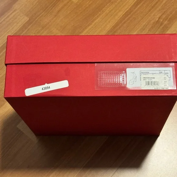 Valentino Garavani Cream Go Patent Platform Heels 37.5 - Picture 8 of 8